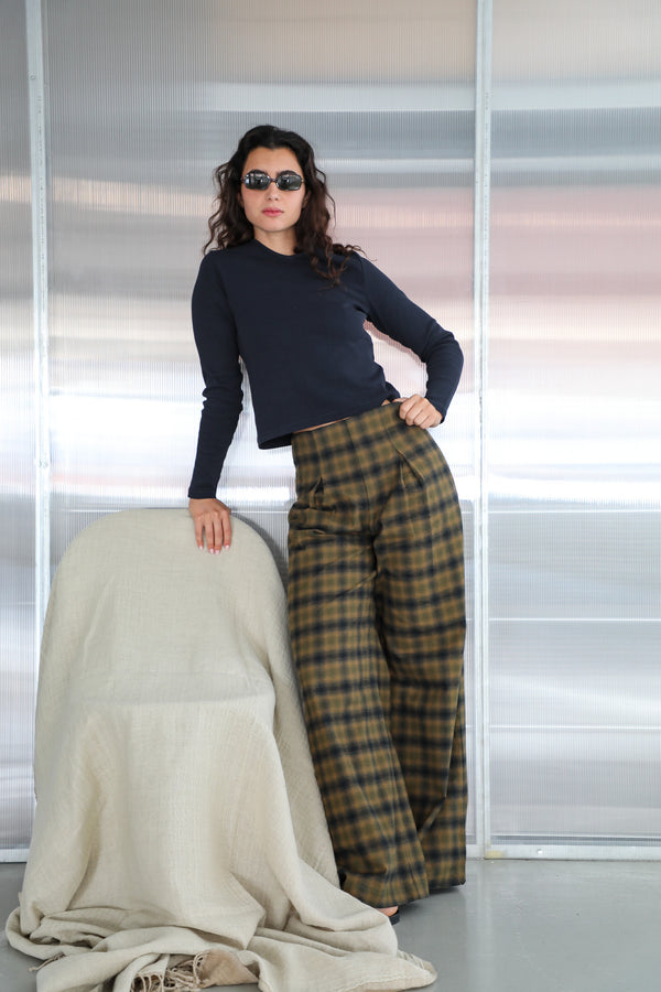 FILE 03. LOOK 02.