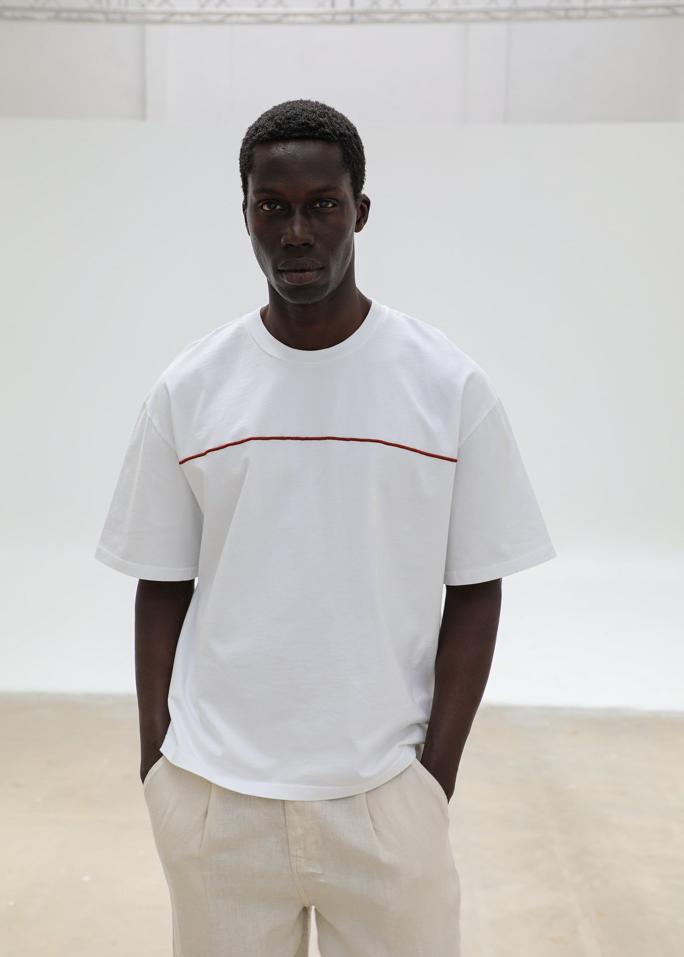 Trendy T-Shirt Embroidered Detail White & Red