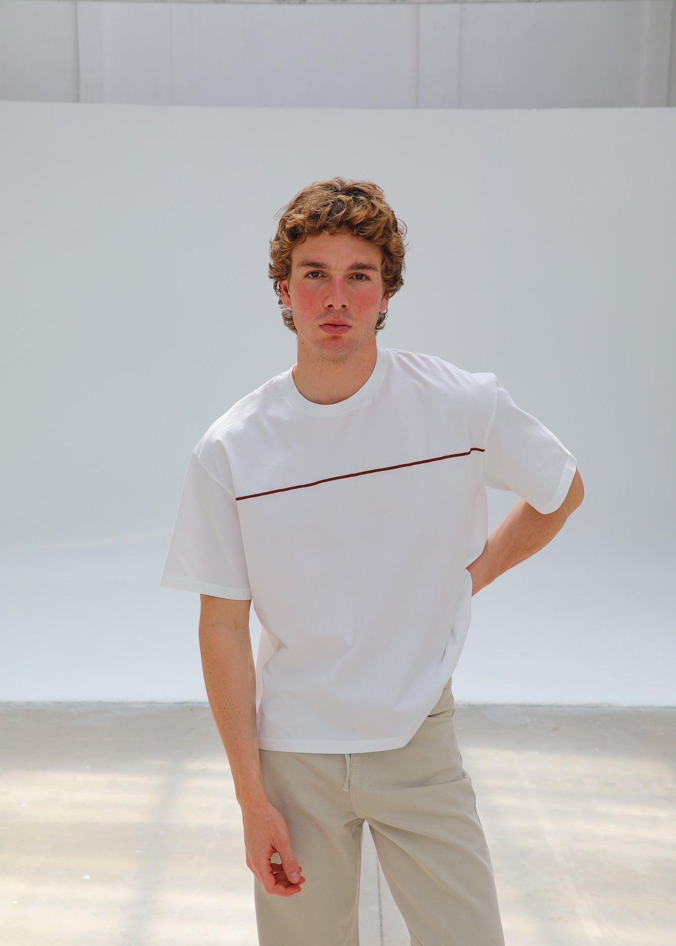 Trendy T-Shirt Embroidered Detail White & Red