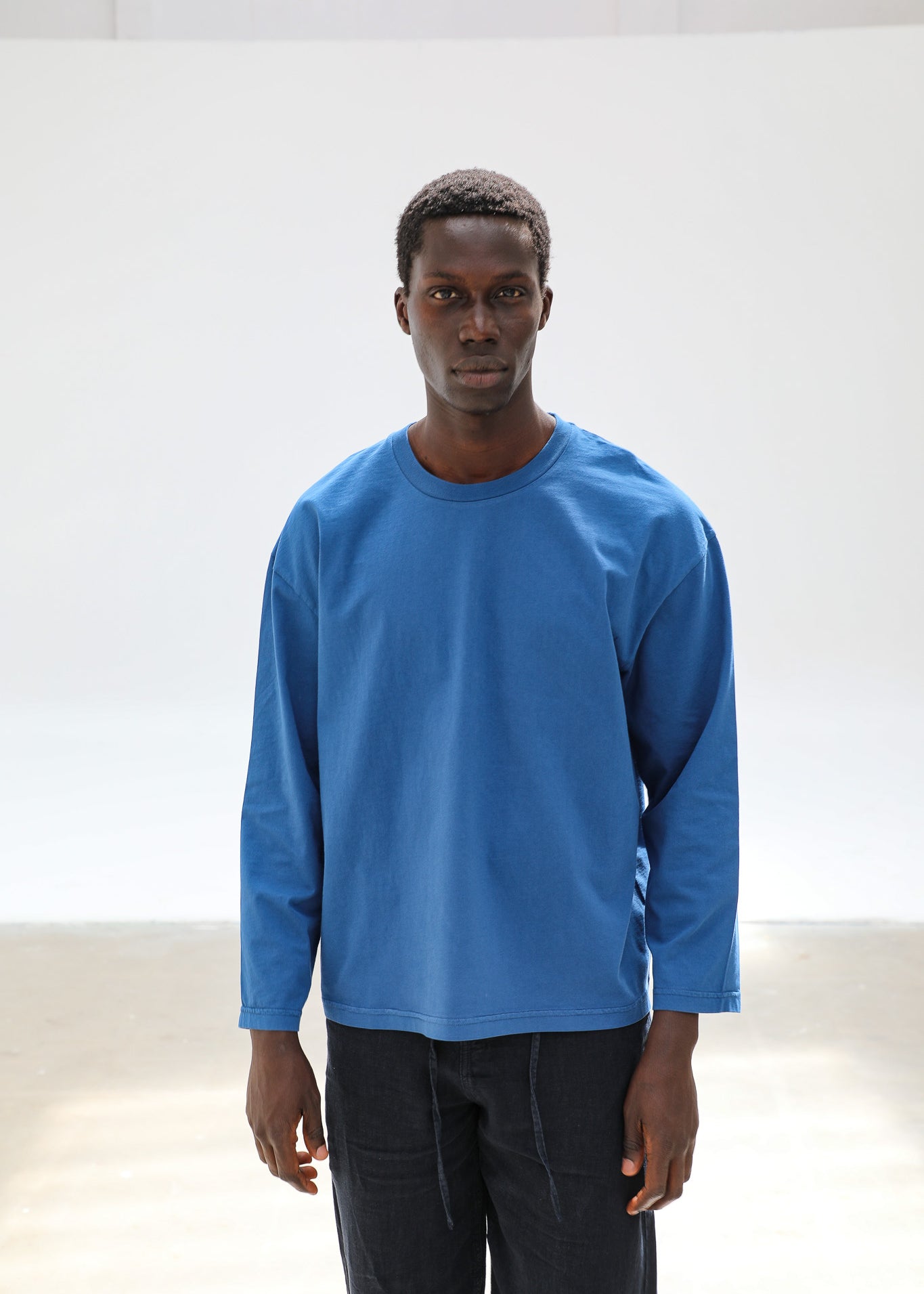 Long Trendy Modern T-Shirt Blue