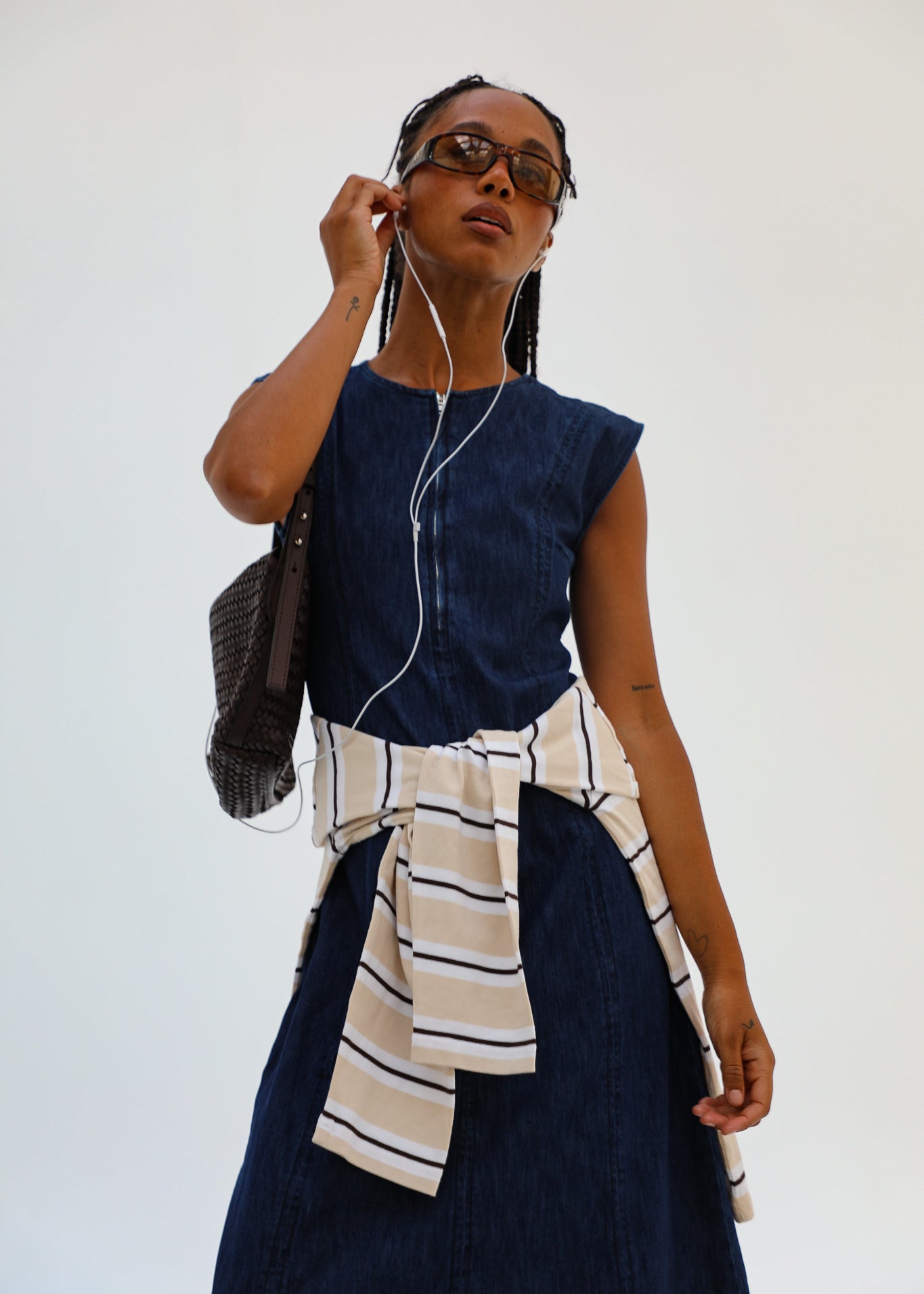 look de mujer de otoño vestido largo denim