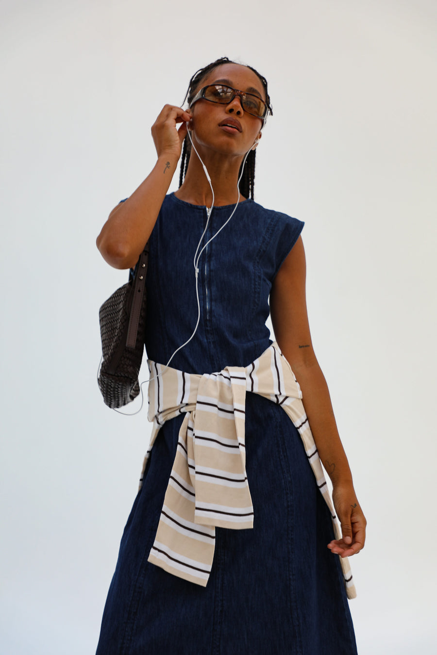 look de mujer de otoño vestido largo denim