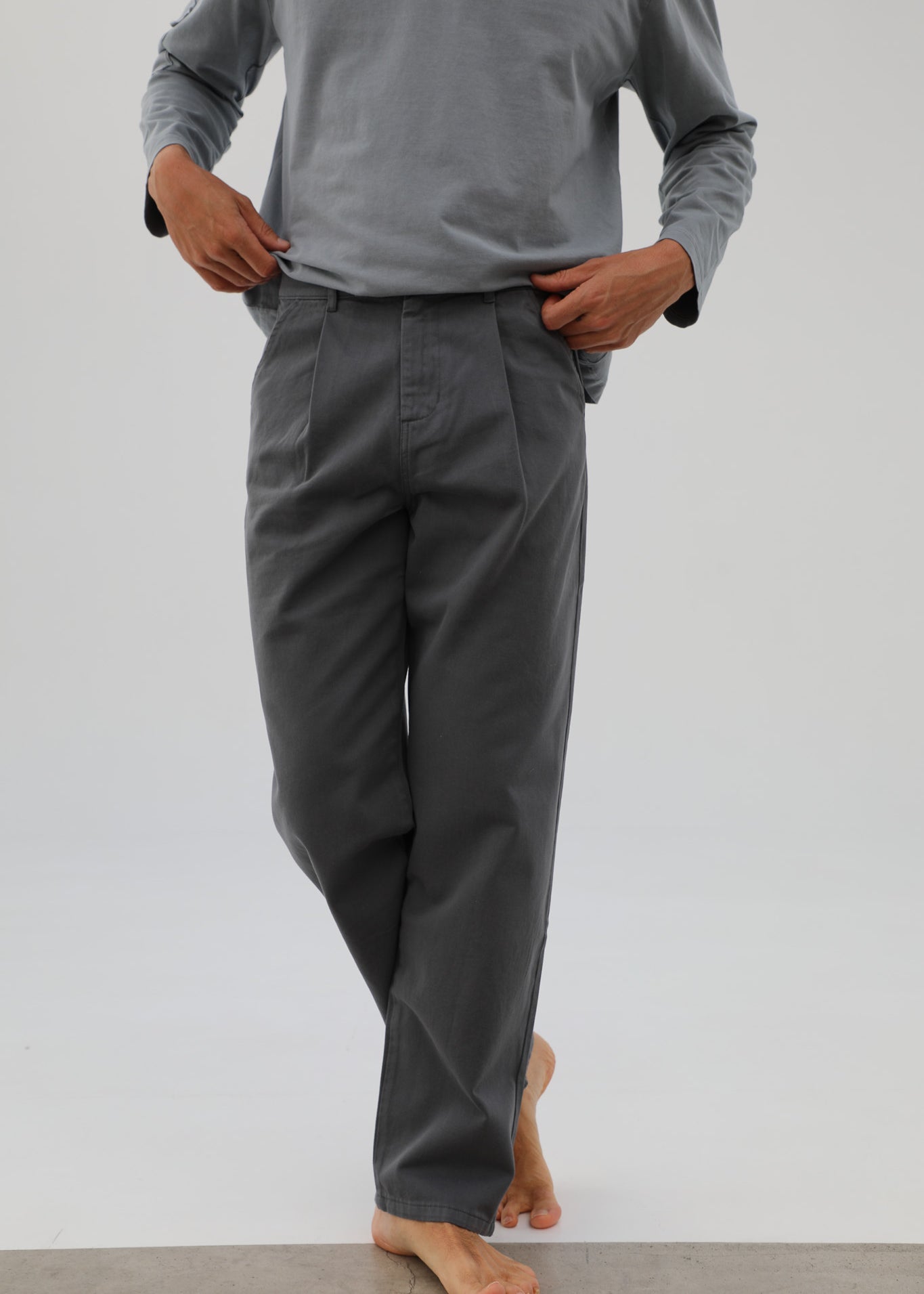 Crossed Pleated Pants Dark Grey