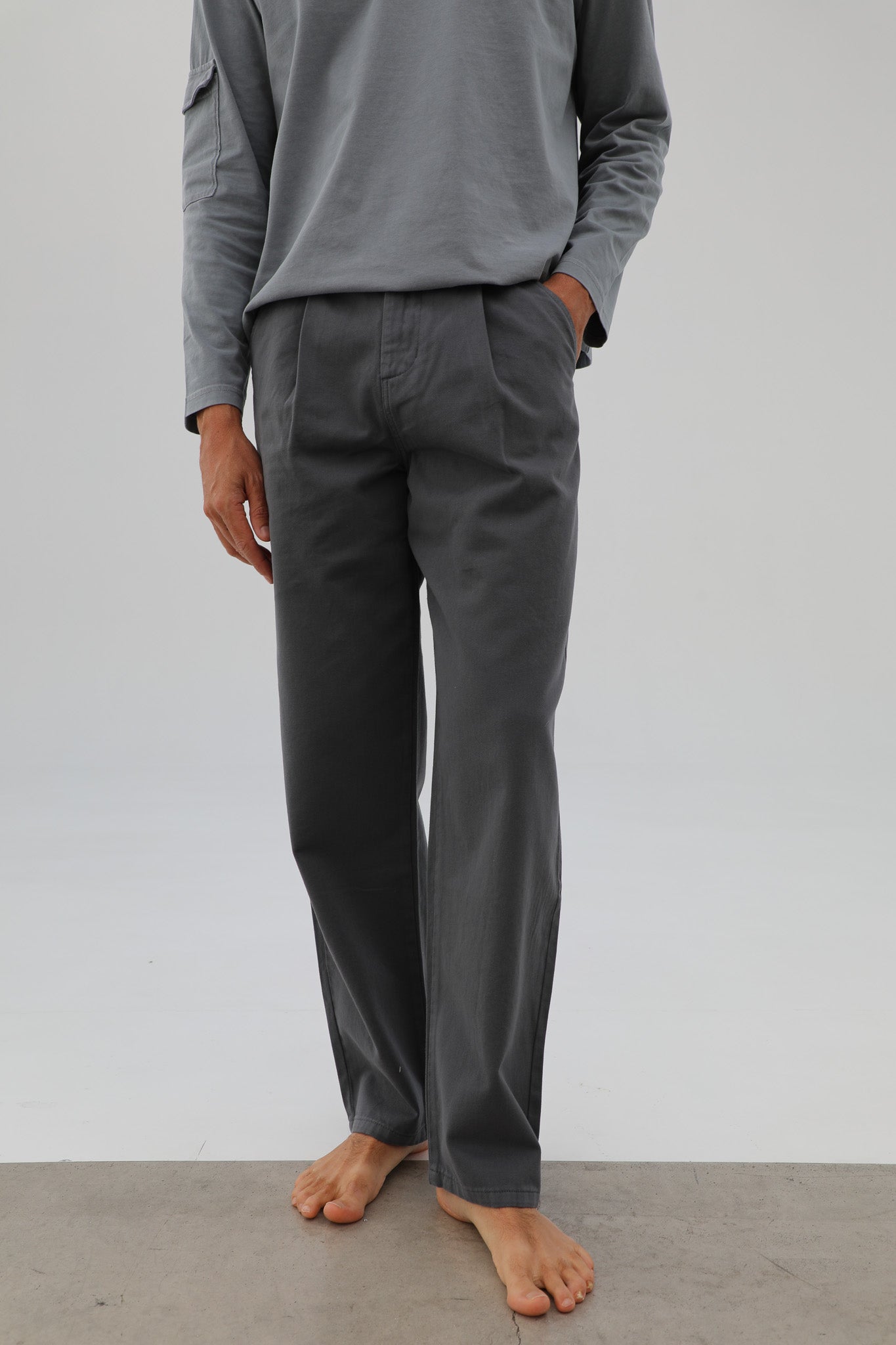 Crossed Pleated Pants Dark Grey – Ramsos