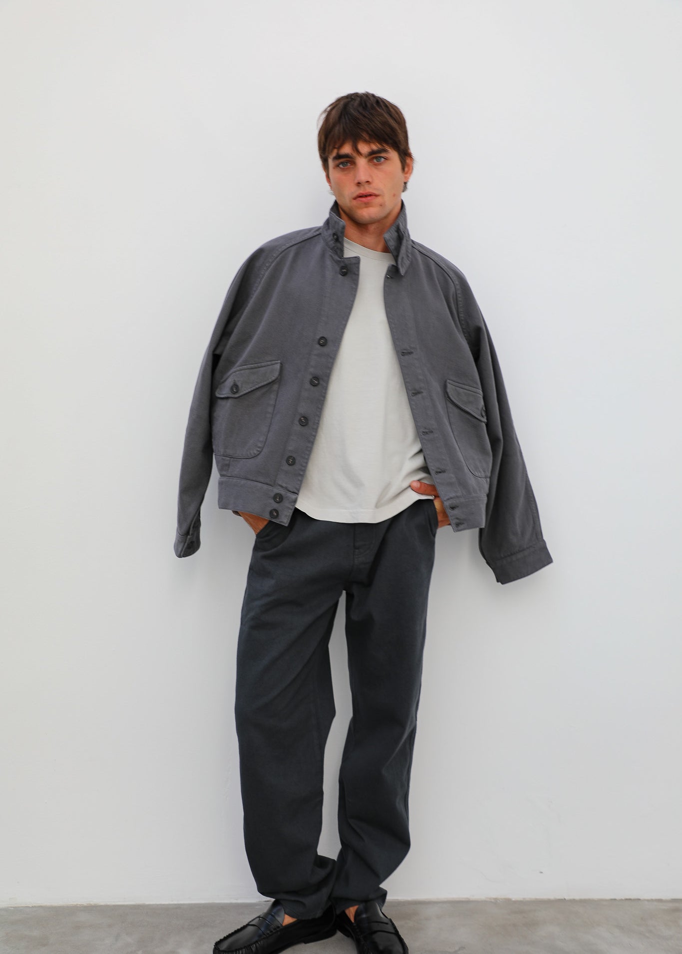 pantalón bolsillo lateral, chaqueta hombre bomber petrol sarga.