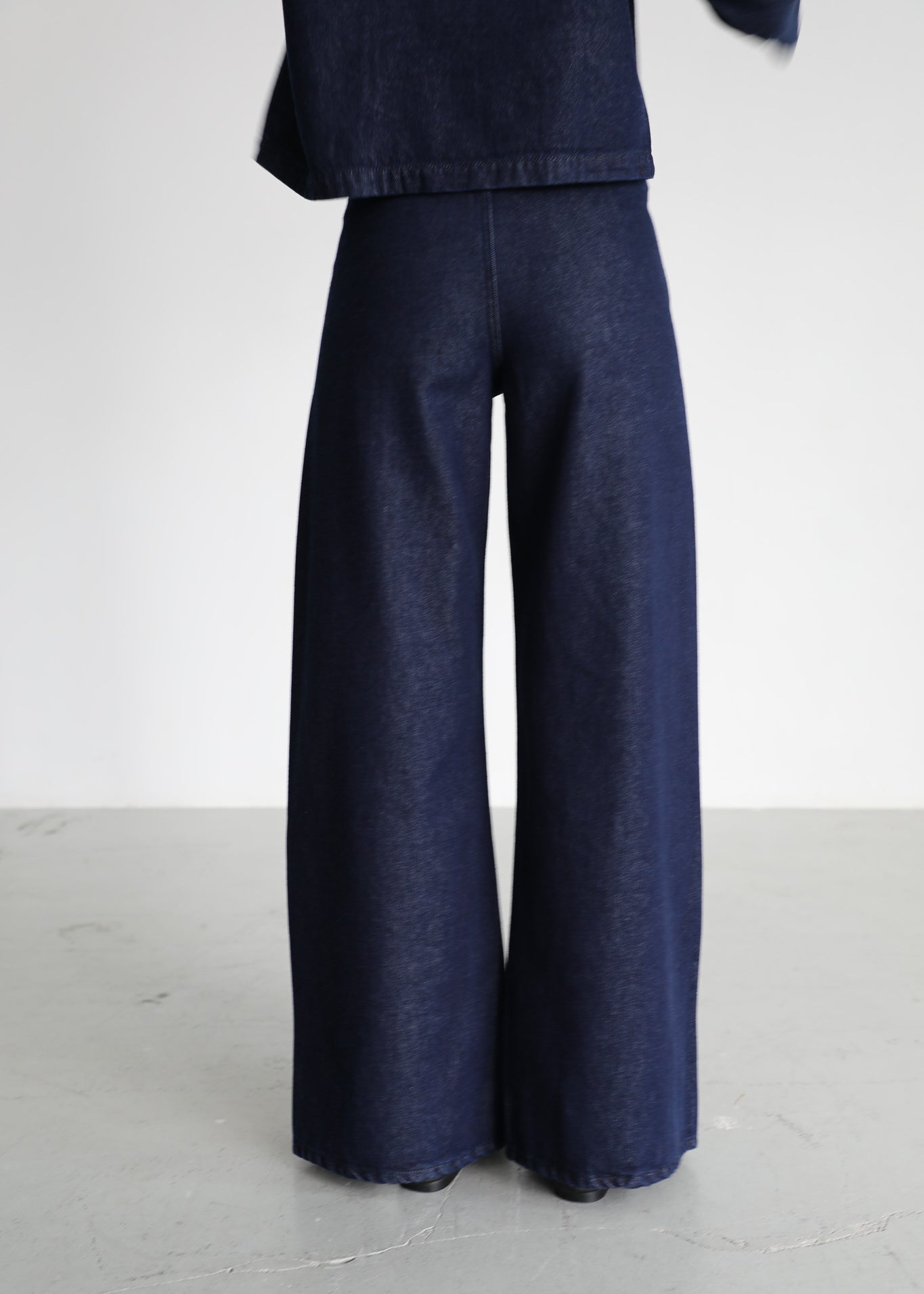 FILE 02. LOOK 03.