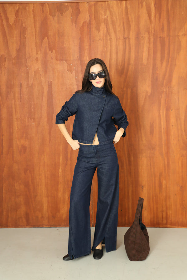 FILE 02. LOOK 03.