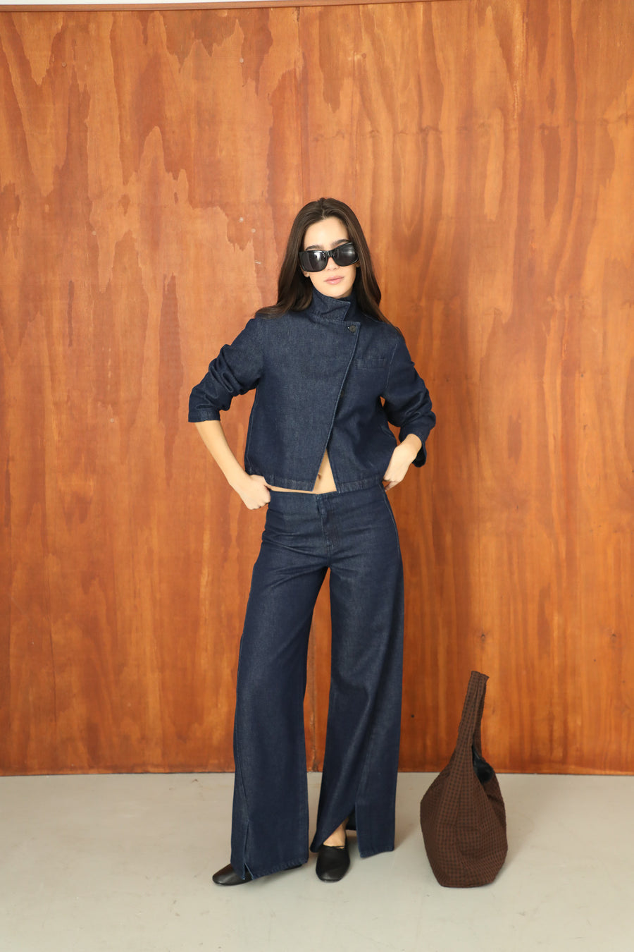 FILE 02. LOOK 03.