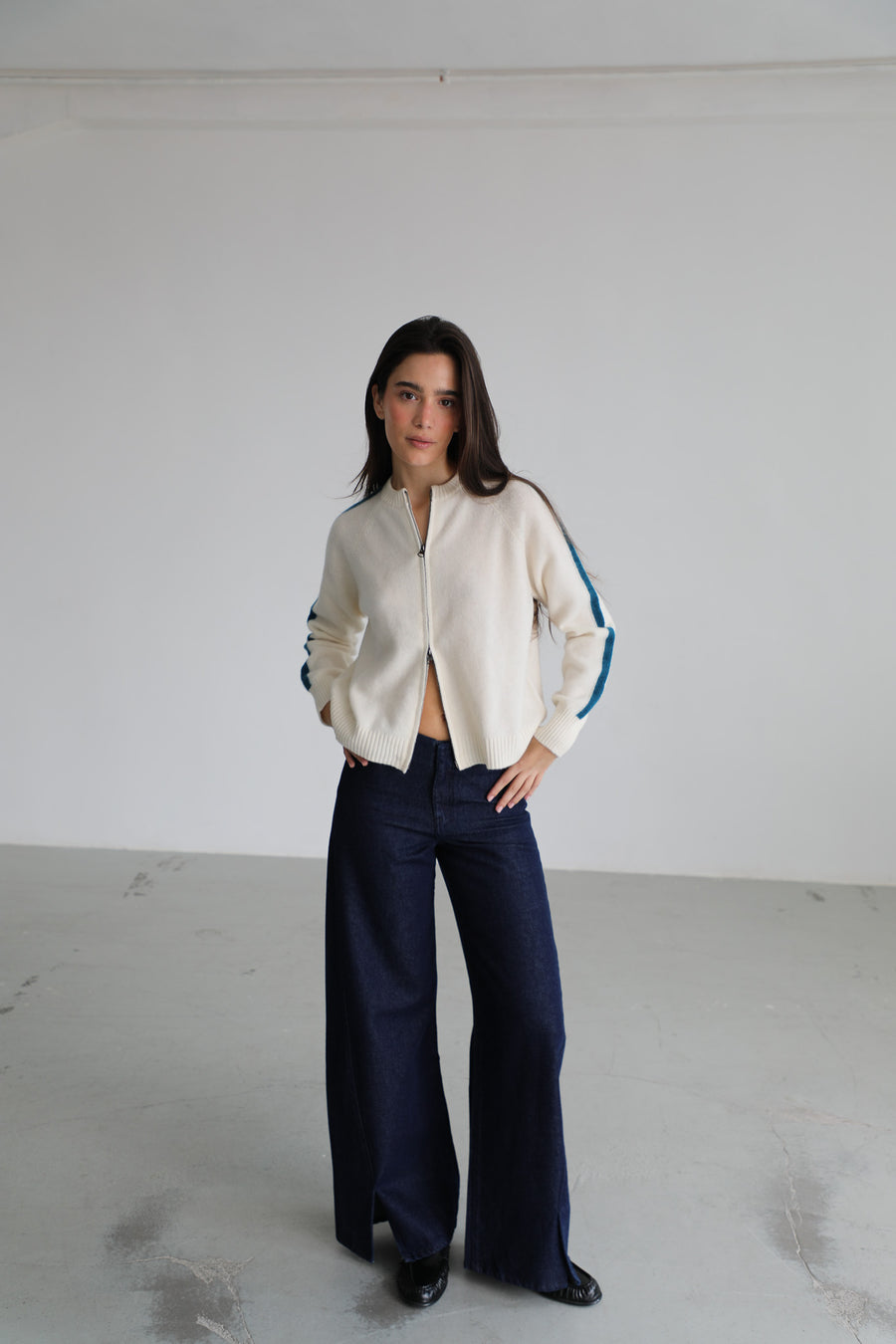 FILE 02. LOOK 1.