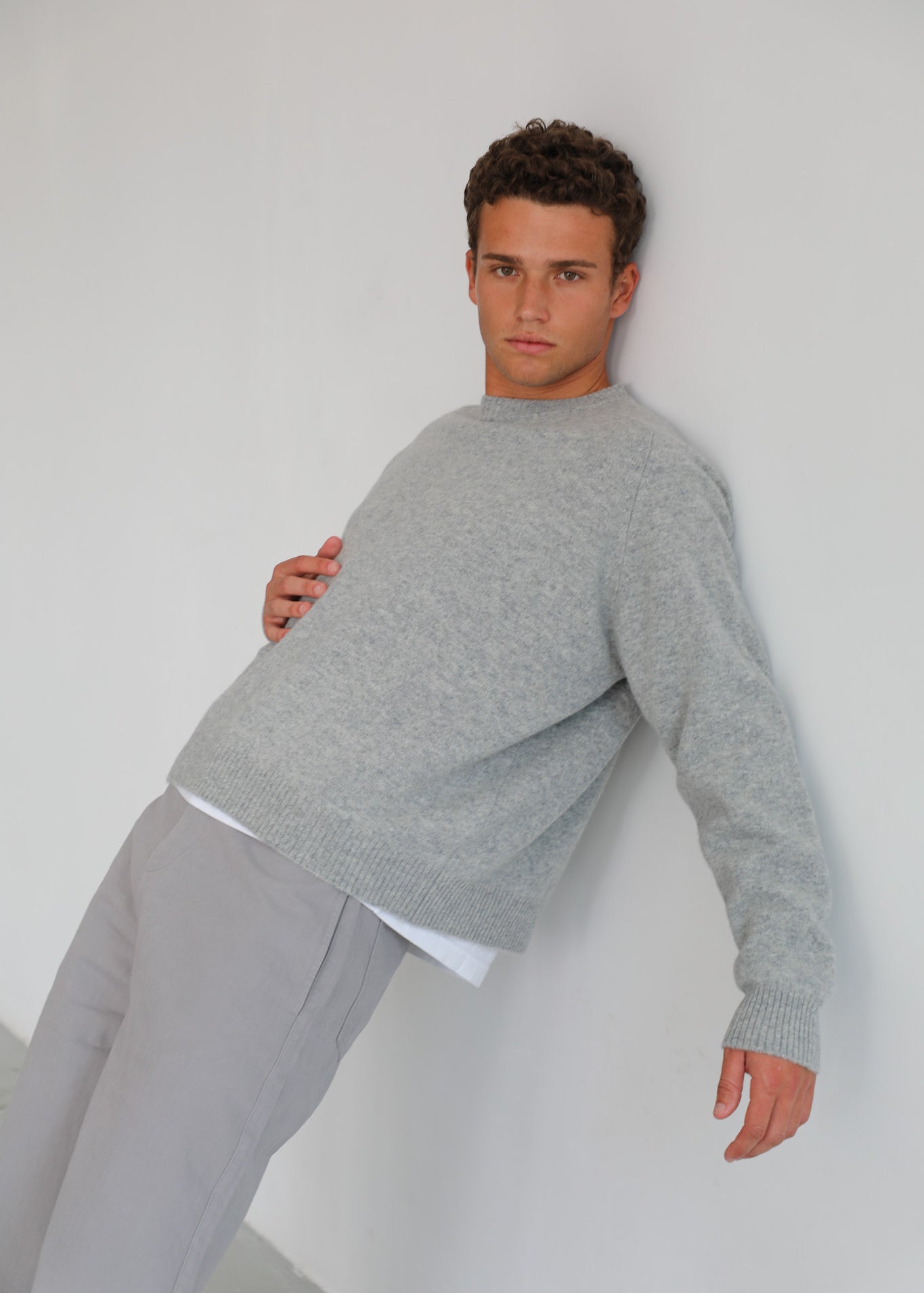 Round Knit Sweater Light Grey